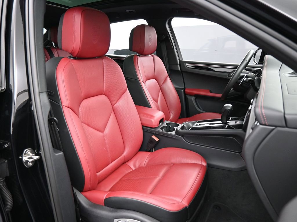 Certified 2025 Porsche Macan image 31