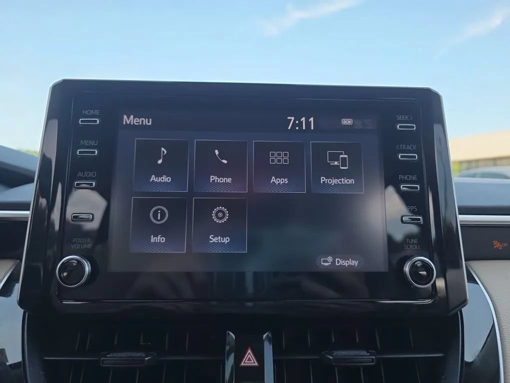 Used 2020 Toyota Corolla LE FWD image 26
