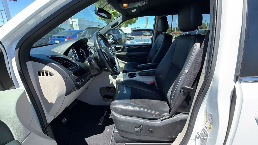 Used 2017 Dodge Grand Caravan SXT FWD image 31