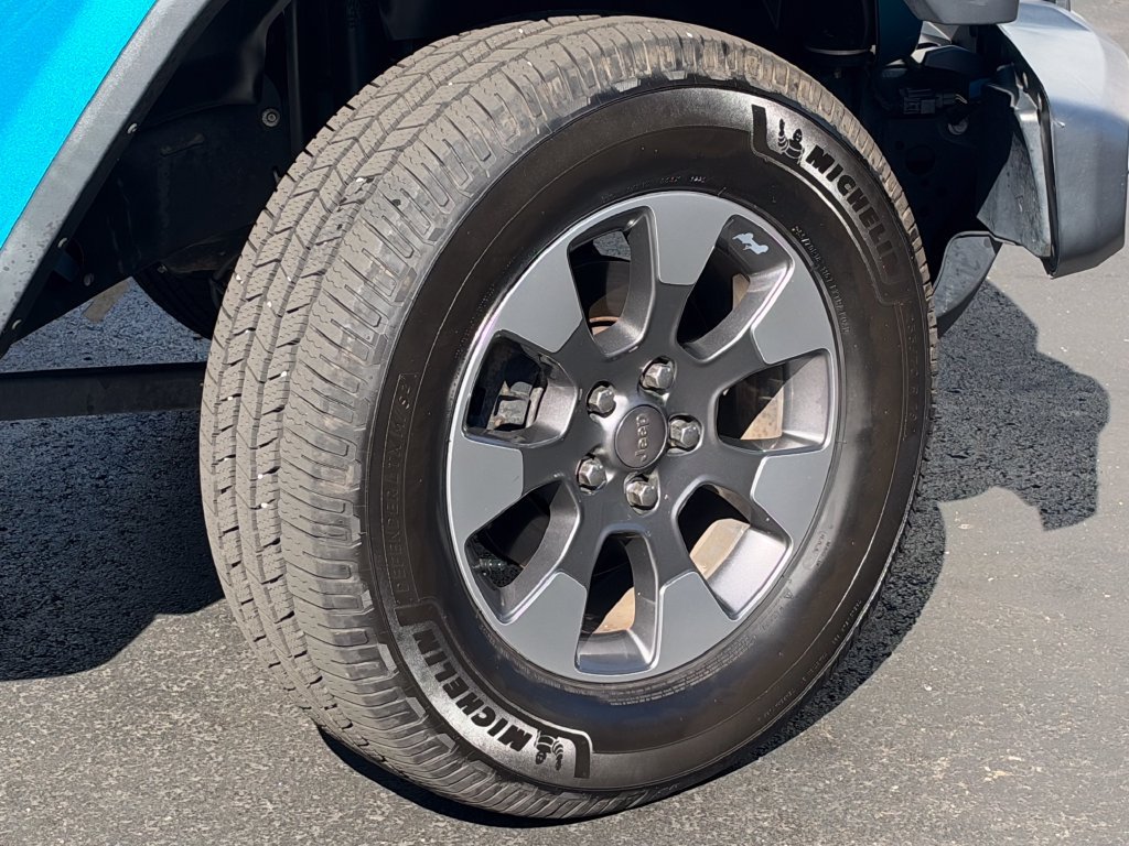 Used 2019 Jeep Wrangler Unlimited Sahara w/ LED Lighting Group AWD/4WD image 9