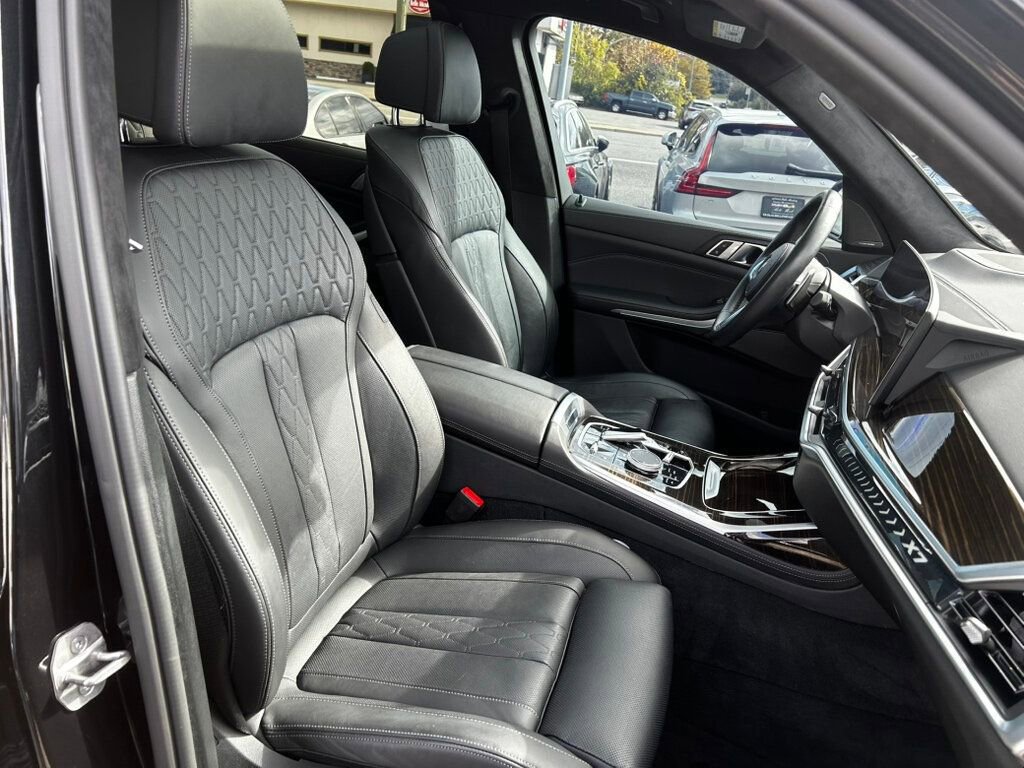 Used 2023 BMW X7 xDrive40i w/ M Sport Package image 24