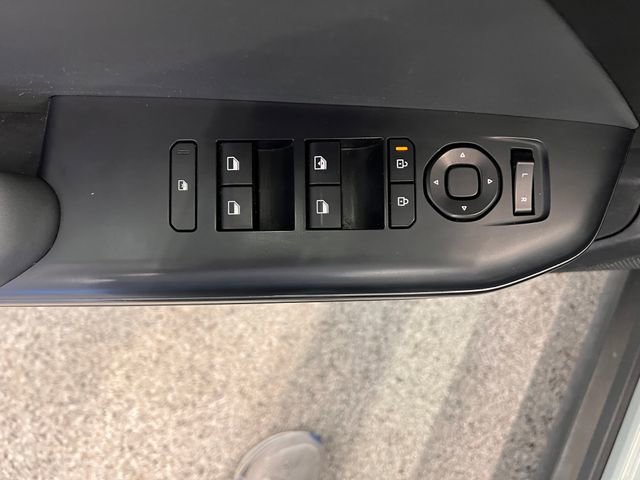 Used 2025 Kia K4 image 25