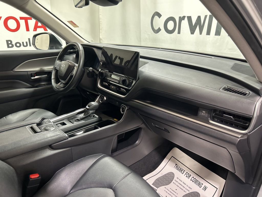 Used 2025 Toyota Grand Highlander AWD image 10