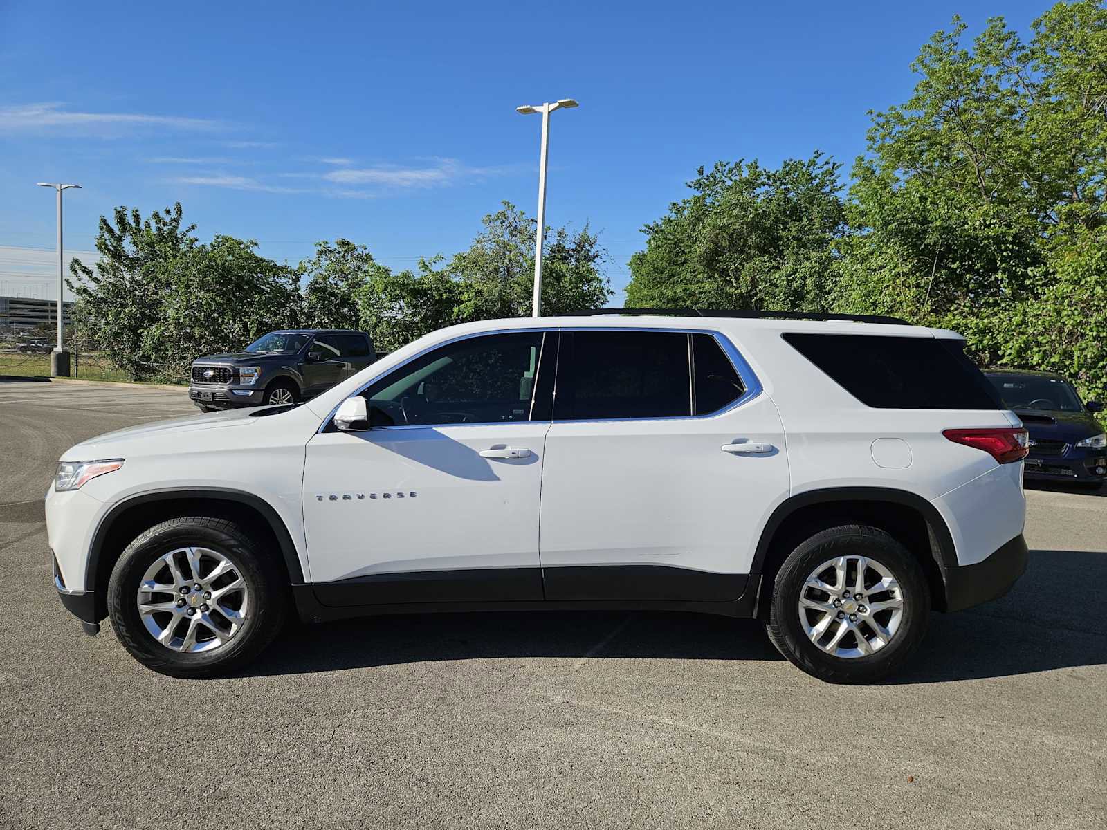 Used 2020 Chevrolet Traverse LT w/ Driver Confidence II Package image 4