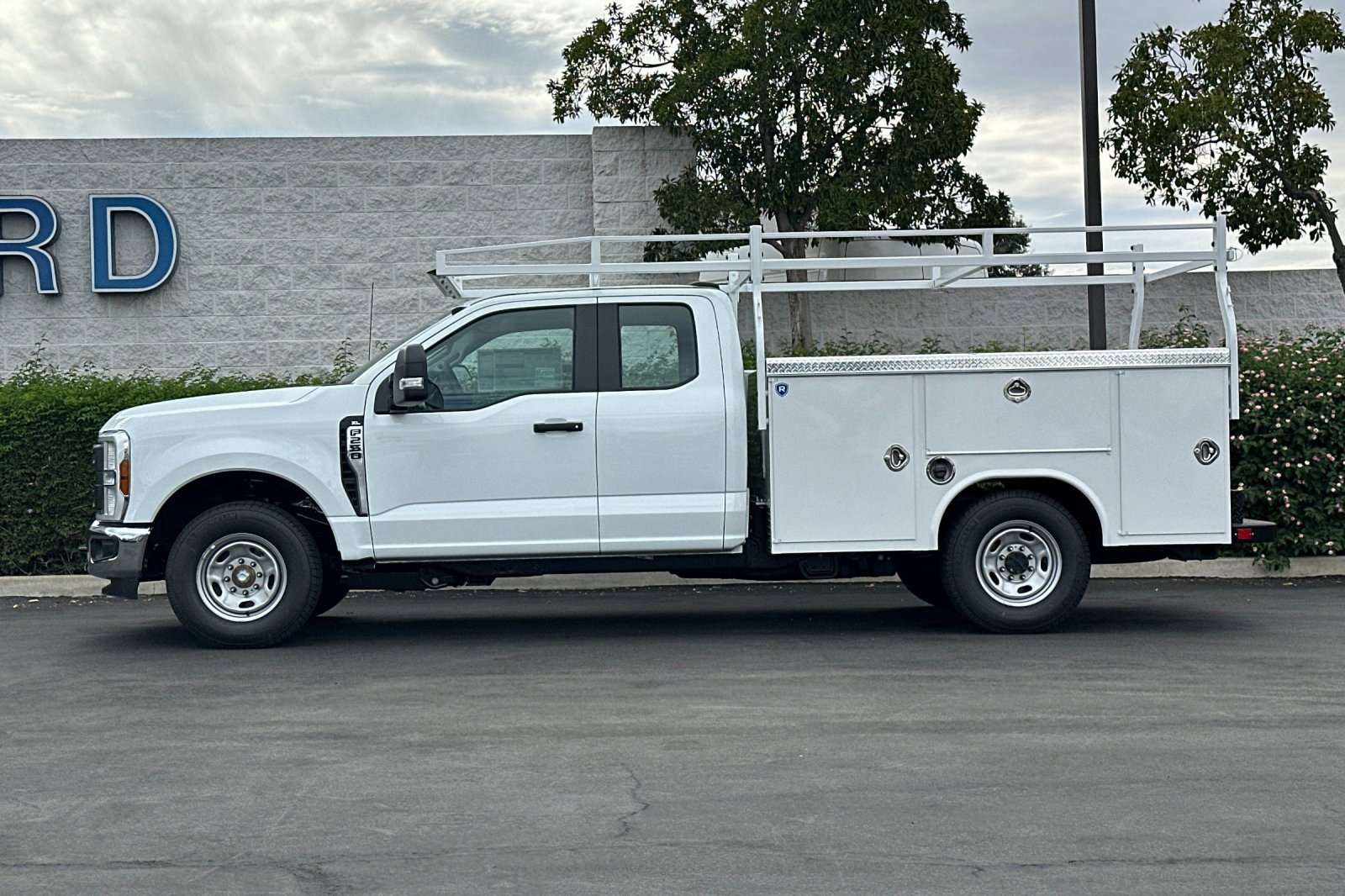 New 2026 Ford F250 XL w/ XL Chrome Package image 7
