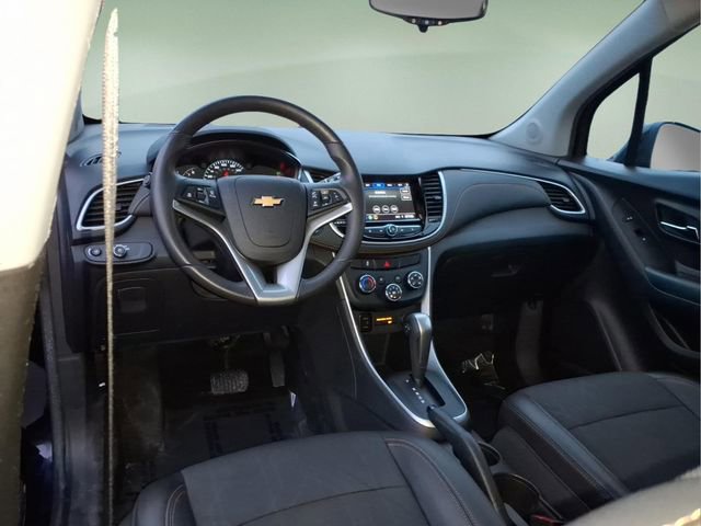 Used 2022 Chevrolet Trax LT w/ LT Convenience Package image 13