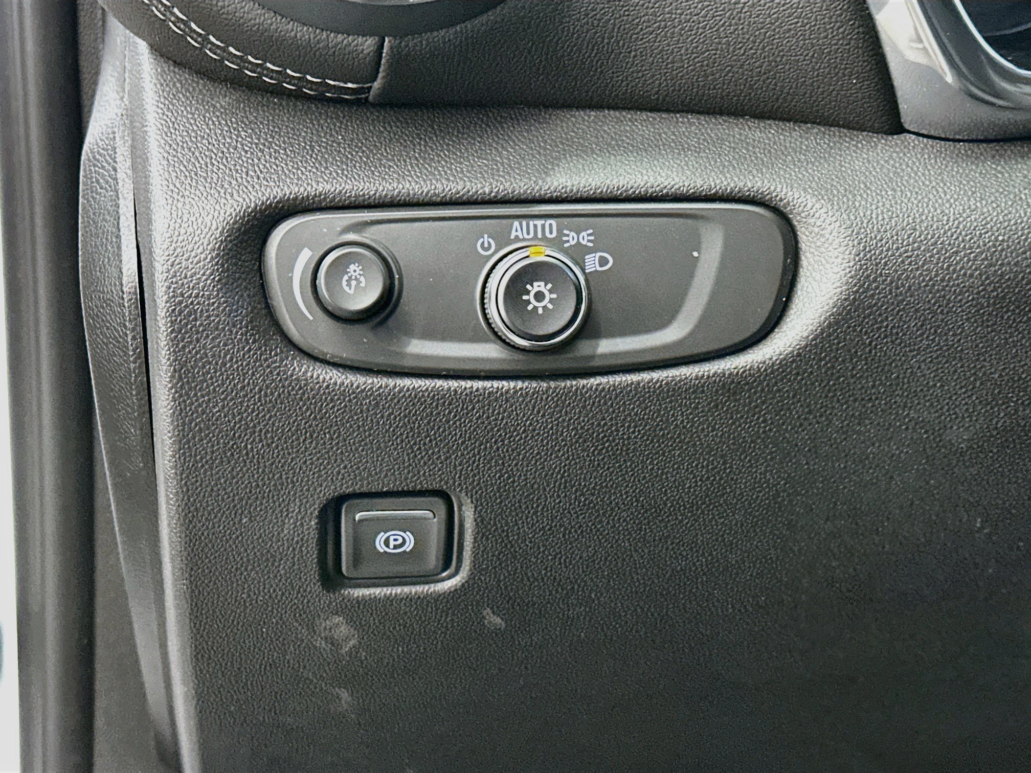Used 2025 Chevrolet Blazer LT AWD/4WD image 17