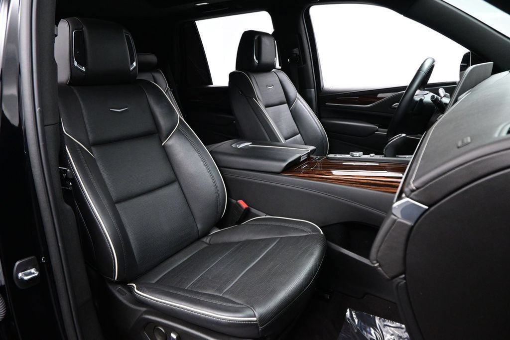 Used 2023 Cadillac Escalade Premium Luxury w/ Performance Package AWD/4WD image 13