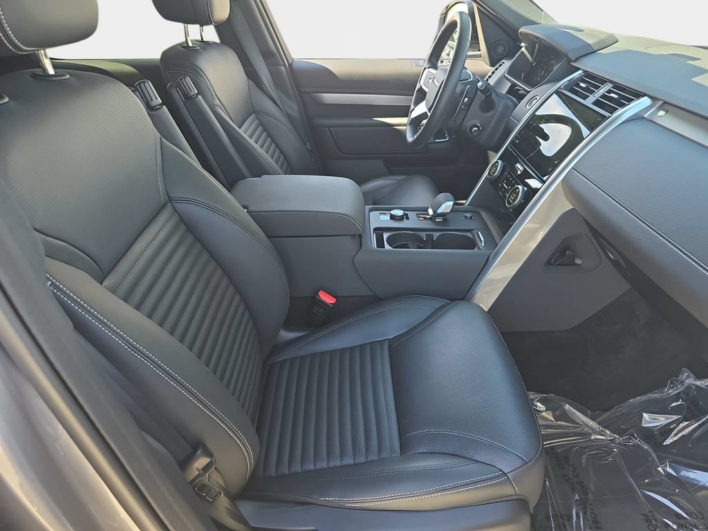 Certified 2025 Land Rover Discovery Dynamic SE AWD/4WD image 10