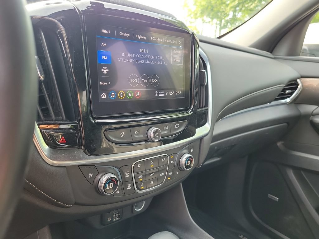 Used 2023 Chevrolet Traverse Premier FWD image 33