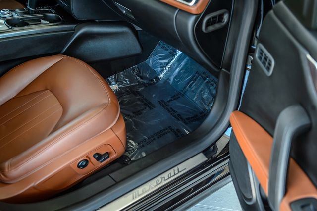 Used 2018 Maserati Ghibli RWD image 48