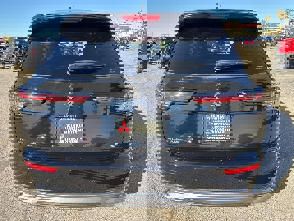 New 2025 Mitsubishi Outlander SE image 6