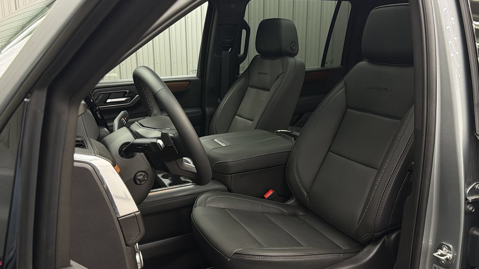Used 2025 GMC Yukon XL Denali w/ Sun & Power Step Package AWD/4WD image 31
