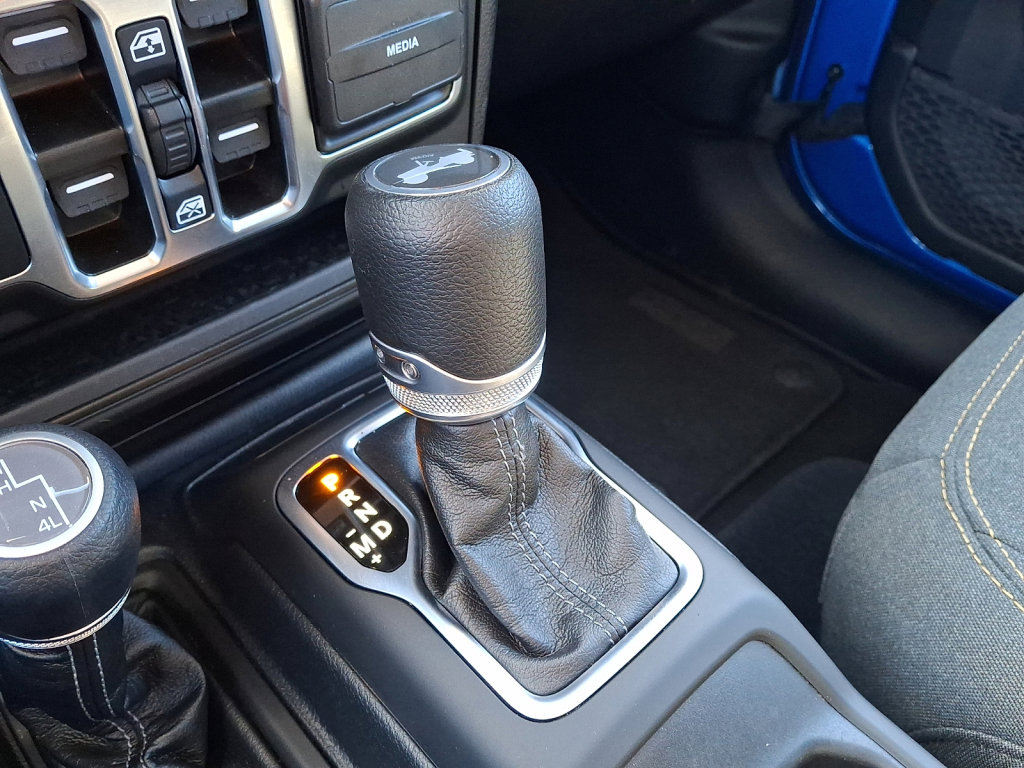 Used 2025 Jeep Wrangler Sahara image 30