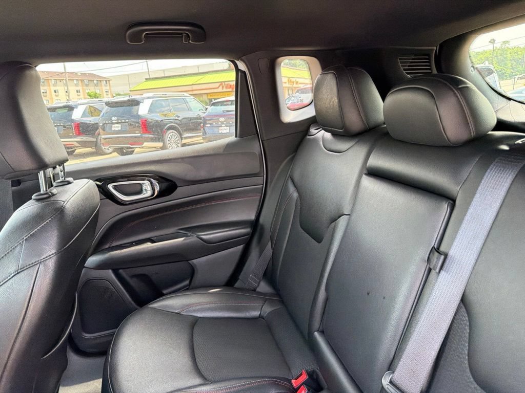 Used 2025 Jeep Compass Trailhawk AWD/4WD image 15