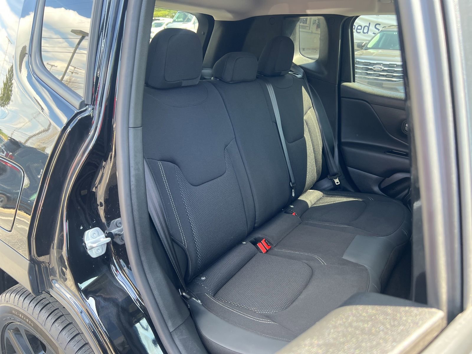 Used 2023 Jeep Renegade Altitude AWD/4WD image 43