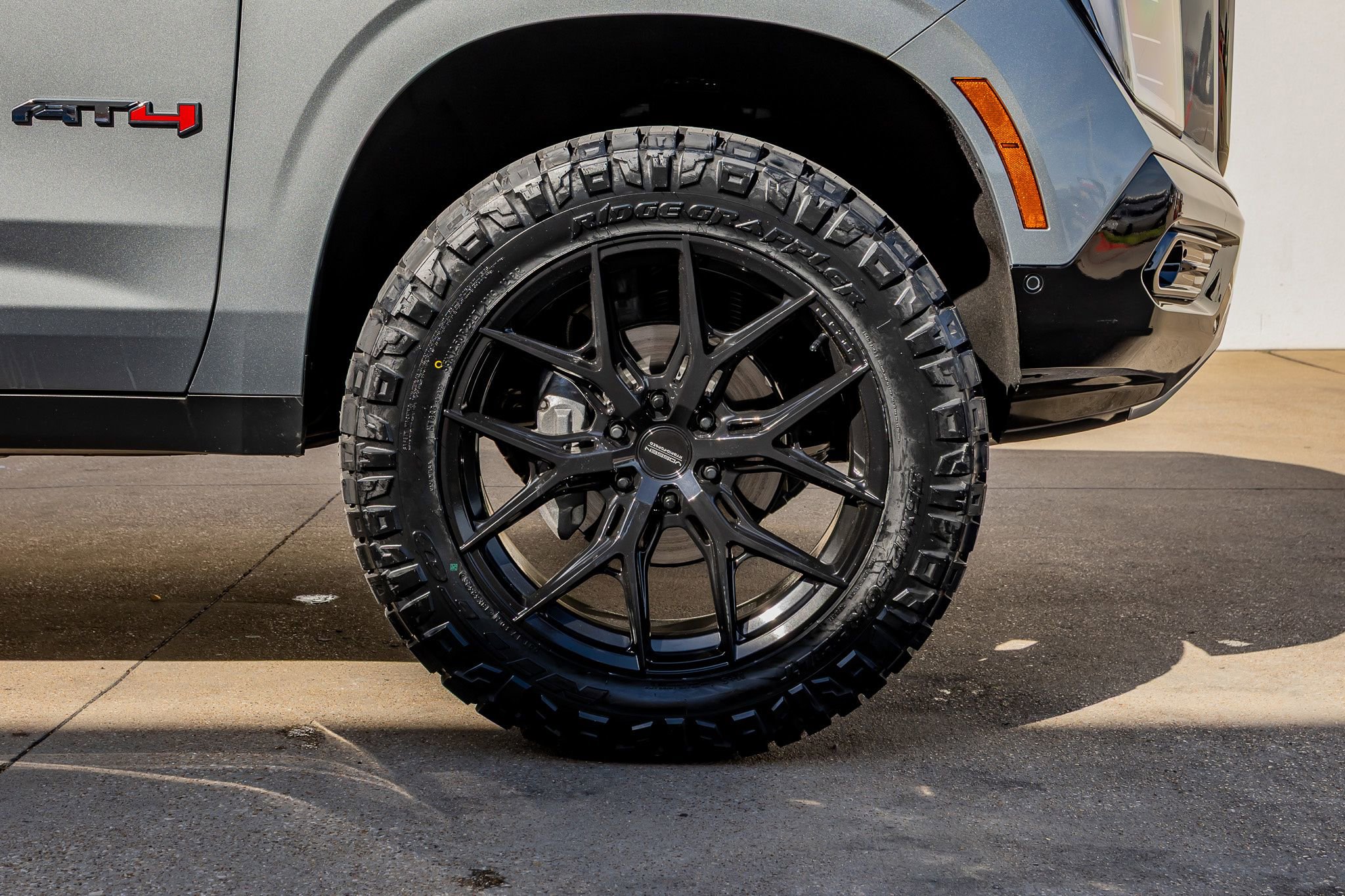 Used 2025 GMC Yukon AT4 w/ Premium Trailering Package image 12