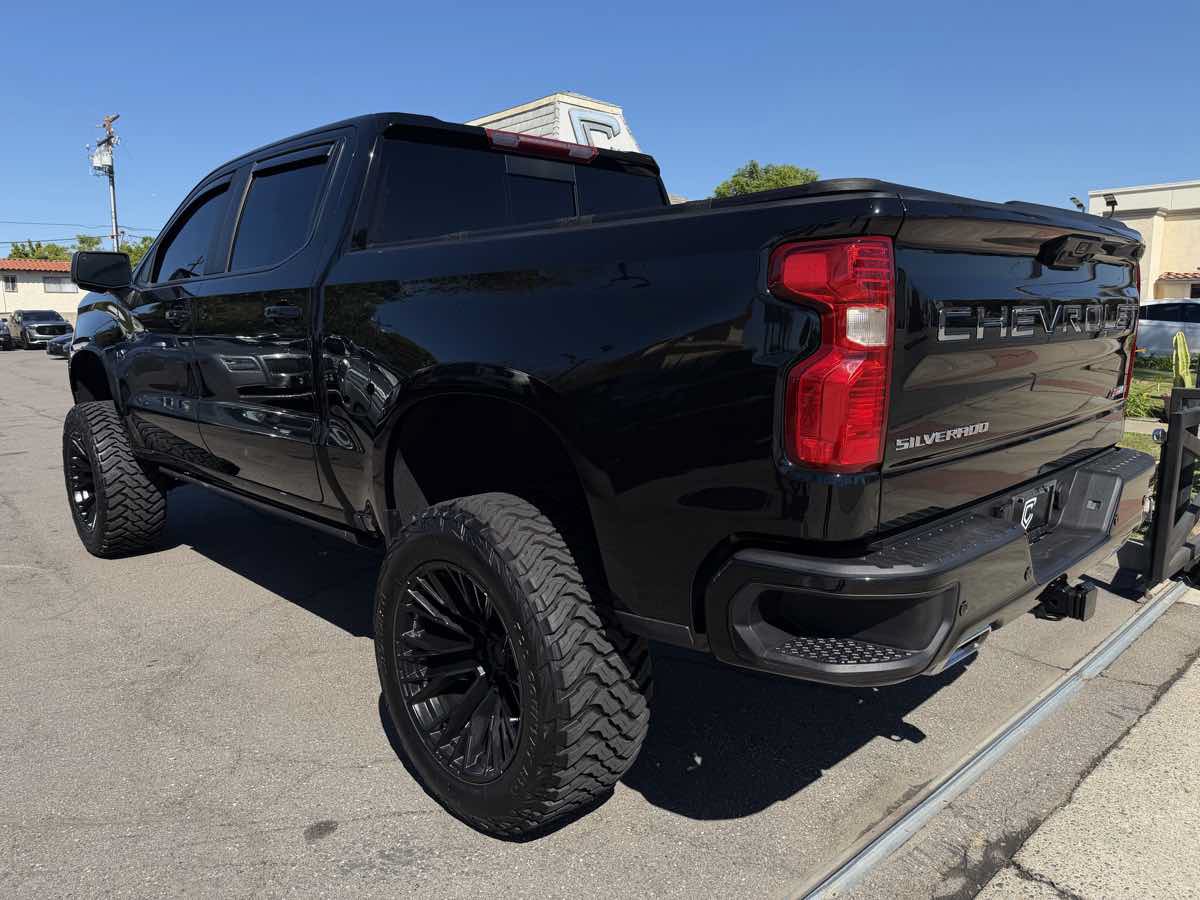 Used 2024 Chevrolet Silverado 1500 LT w/ Z71 Off-Road Package AWD/4WD image 5