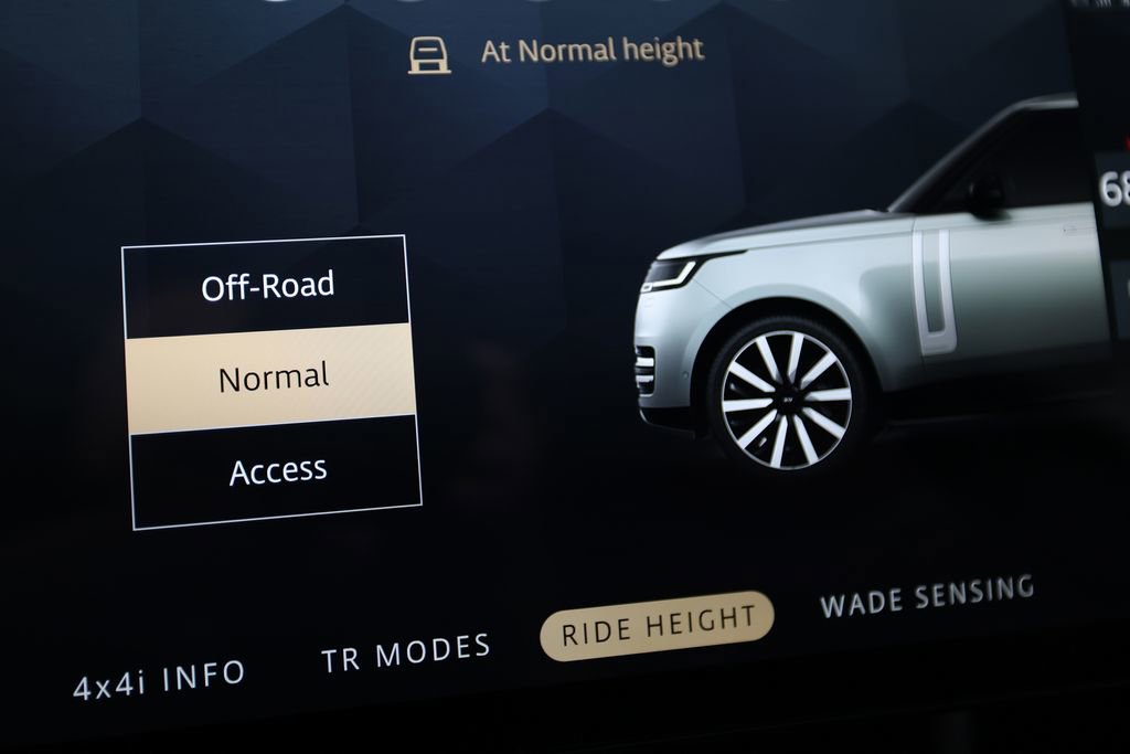 Used 2025 Land Rover Range Rover SE AWD/4WD image 29