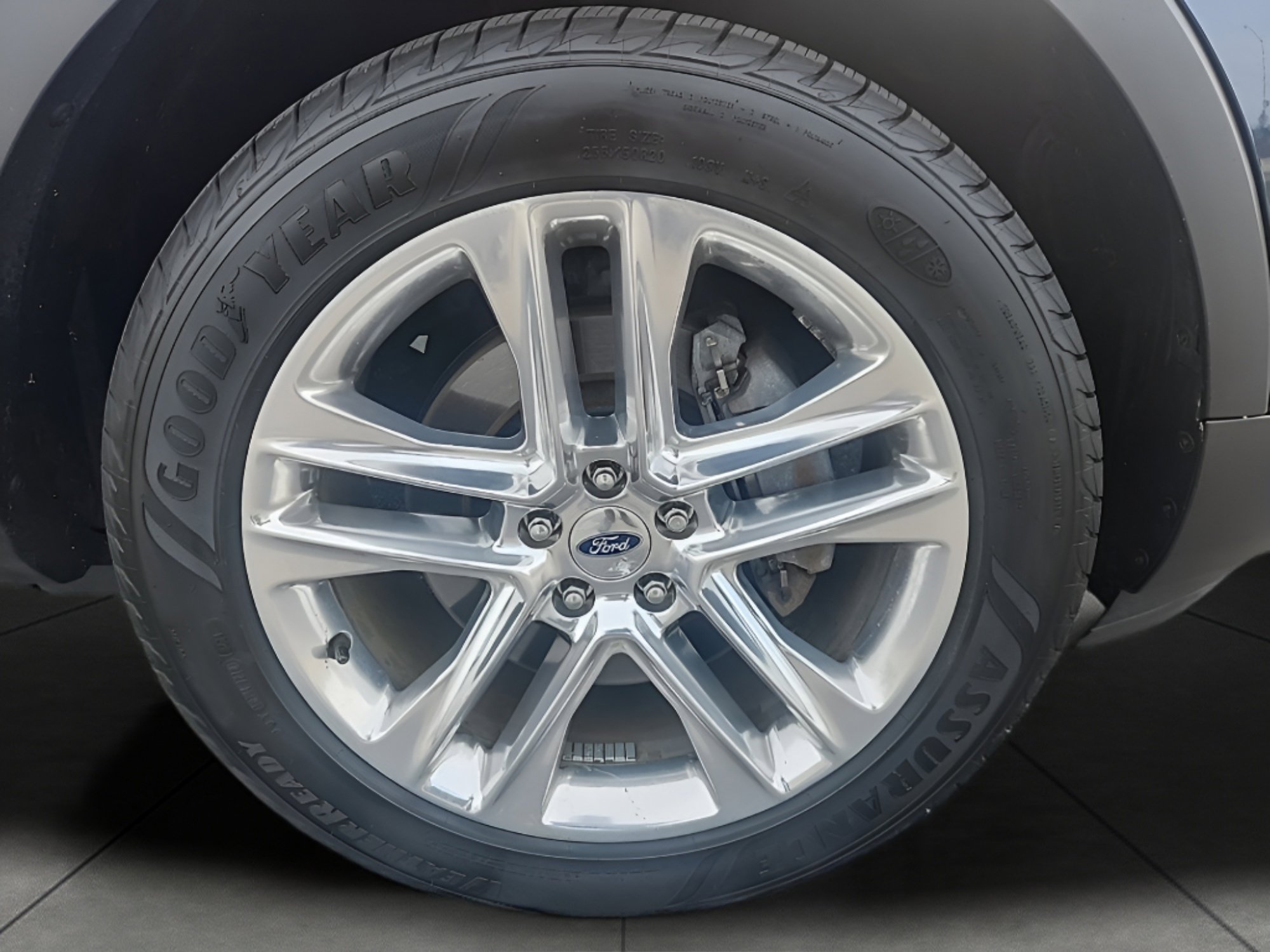 Used 2016 Ford Explorer XLT w/ Equipment Group 202A image 5