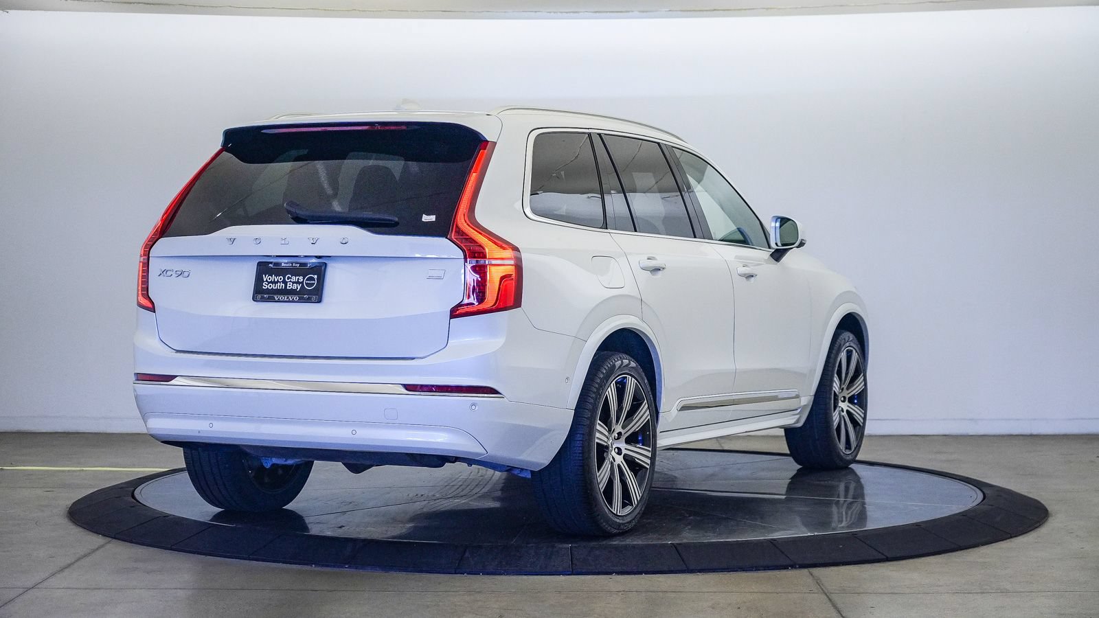 Certified 2024 Volvo XC90 T8 Plus w/ Protection Package Premier AWD/4WD image 5