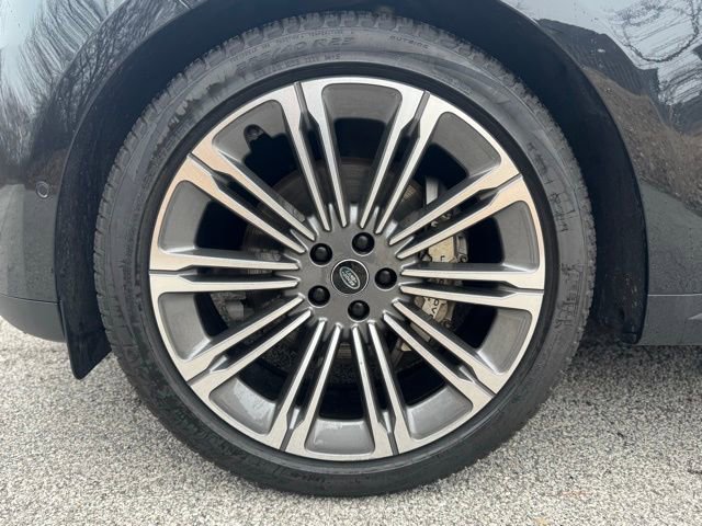 Used 2025 Land Rover Range Rover Sport SE image 2