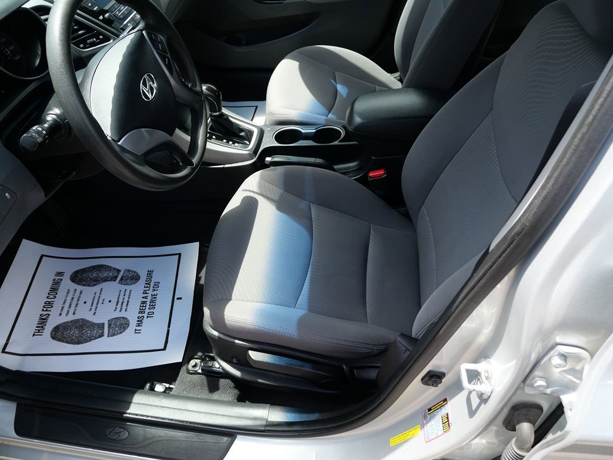 Used 2015 Hyundai Elantra SE FWD image 10
