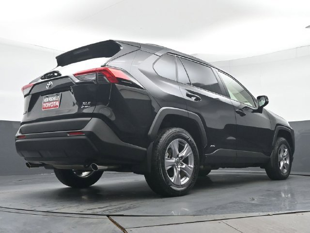 Certified 2025 Toyota RAV4 XLE AWD/4WD image 32