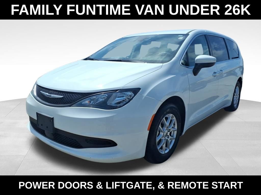 Used 2023 Chrysler Voyager LX image 4