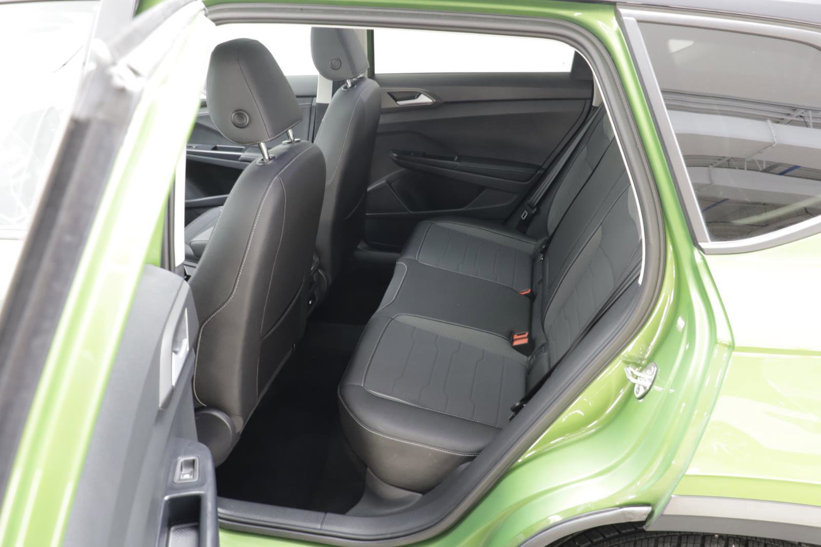 Used 2025 Volkswagen Taos SE image 14