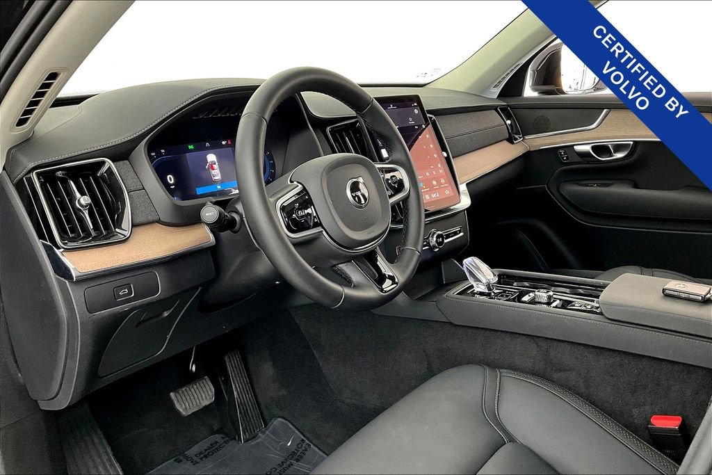 Certified 2025 Volvo XC90 B6 Plus image 18