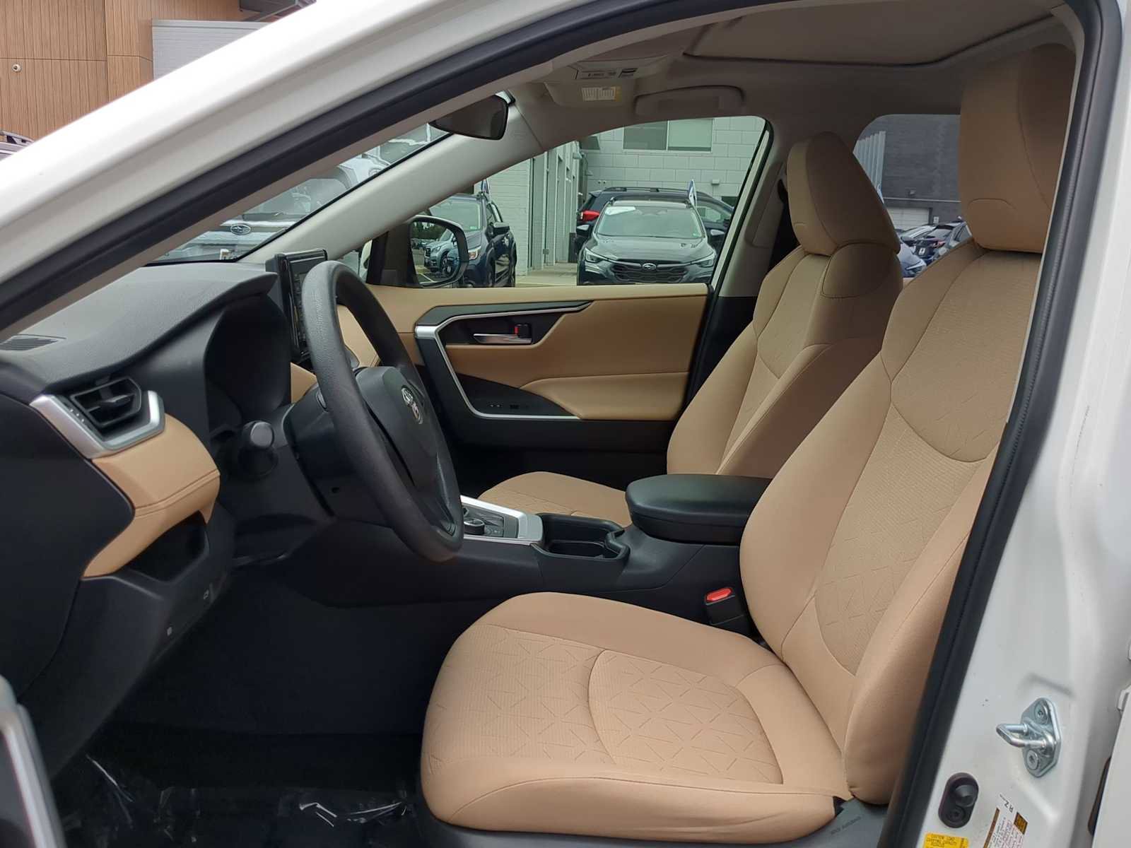 Used 2020 Toyota RAV4 XLE image 17