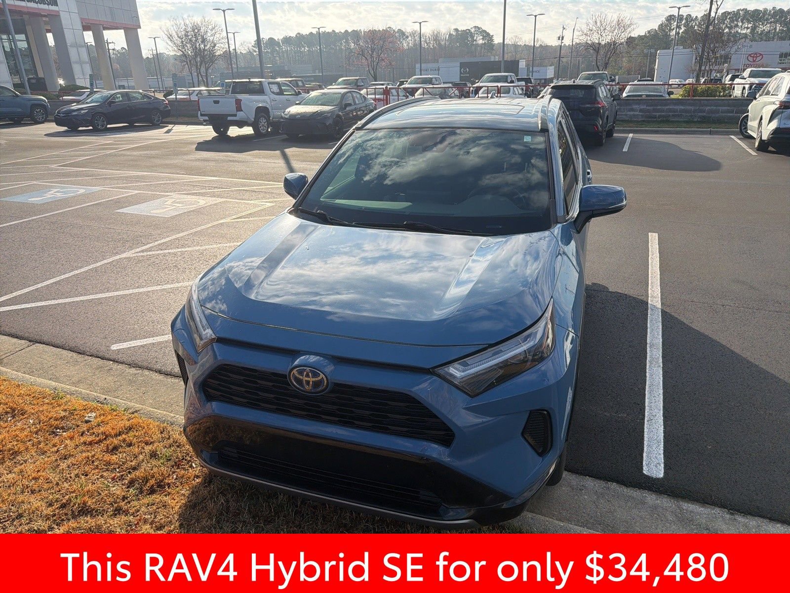 Used 2023 Toyota RAV4 SE w/ Convenience Package AWD/4WD image 14