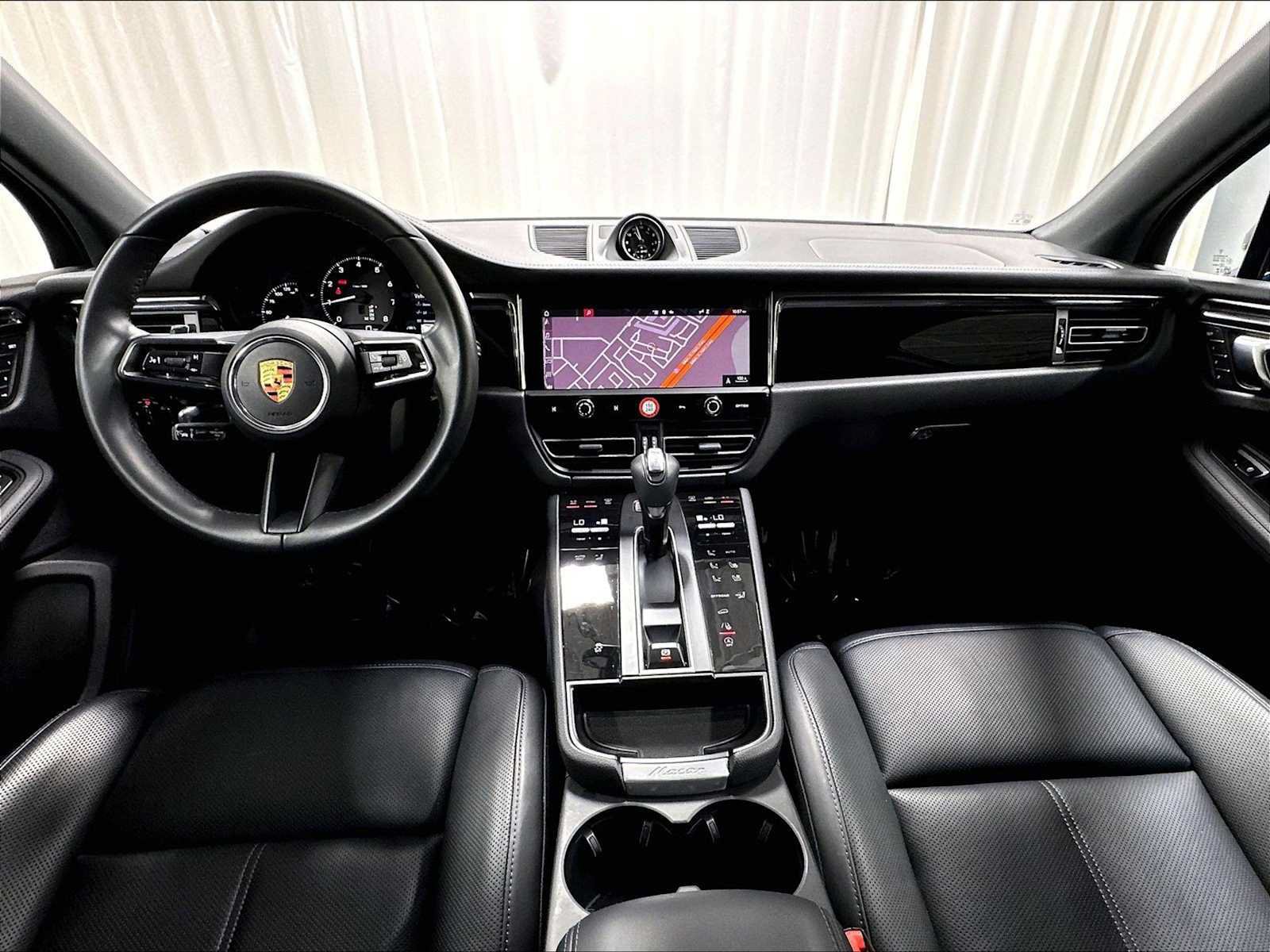 Used 2026 Porsche Macan AWD/4WD image 16