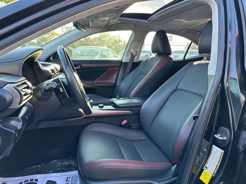 Used 2019 Lexus IS 300 w/ Accessory Package RWD image 10