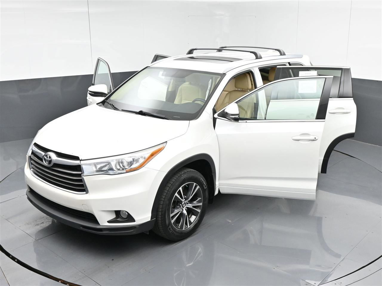 Used 2016 Toyota Highlander XLE AWD/4WD image 39