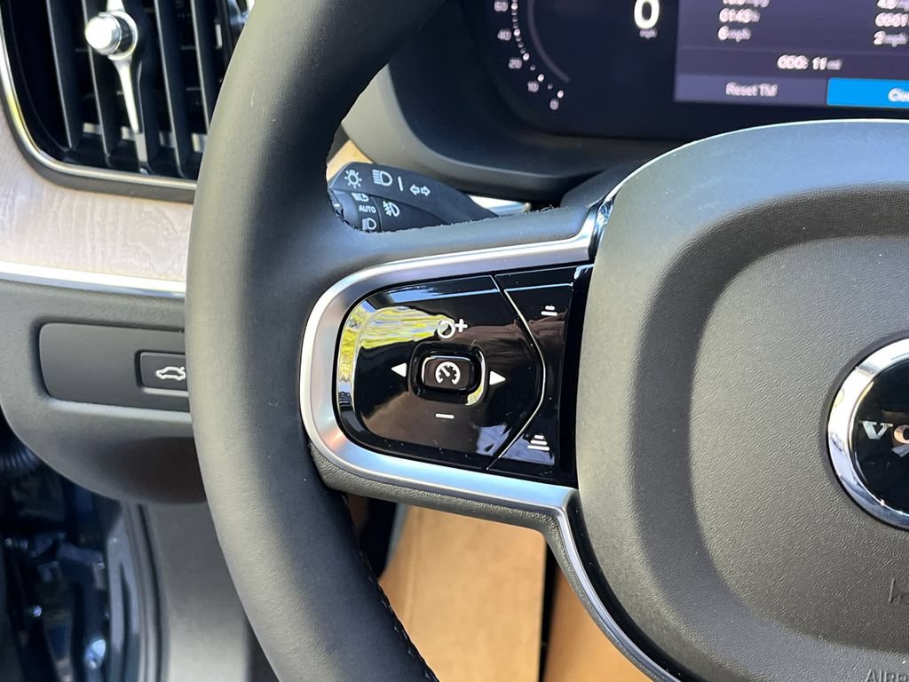 New 2026 Volvo XC60 B5 Ultra w/ Protection Package Premier AWD/4WD image 12
