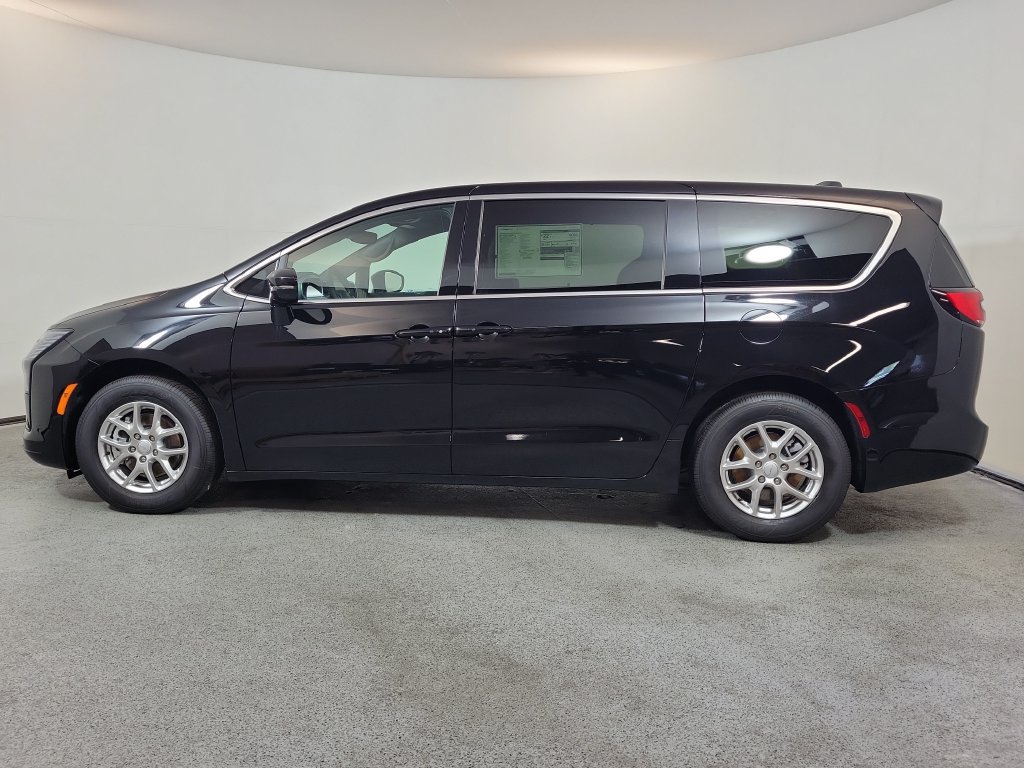 New 2027 Chrysler Pacifica Select FWD image 4