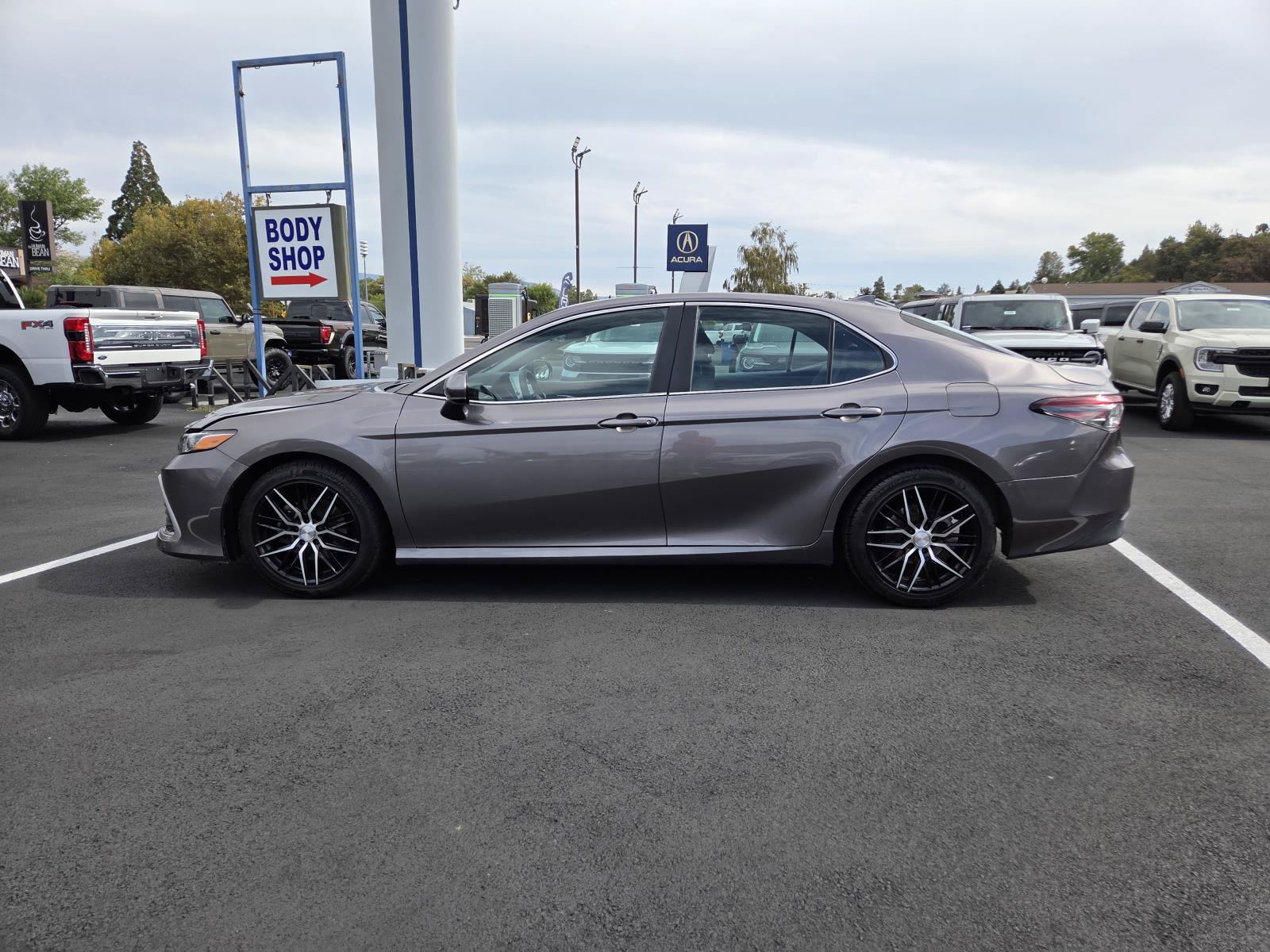 Used 2022 Toyota Camry LE FWD image 8