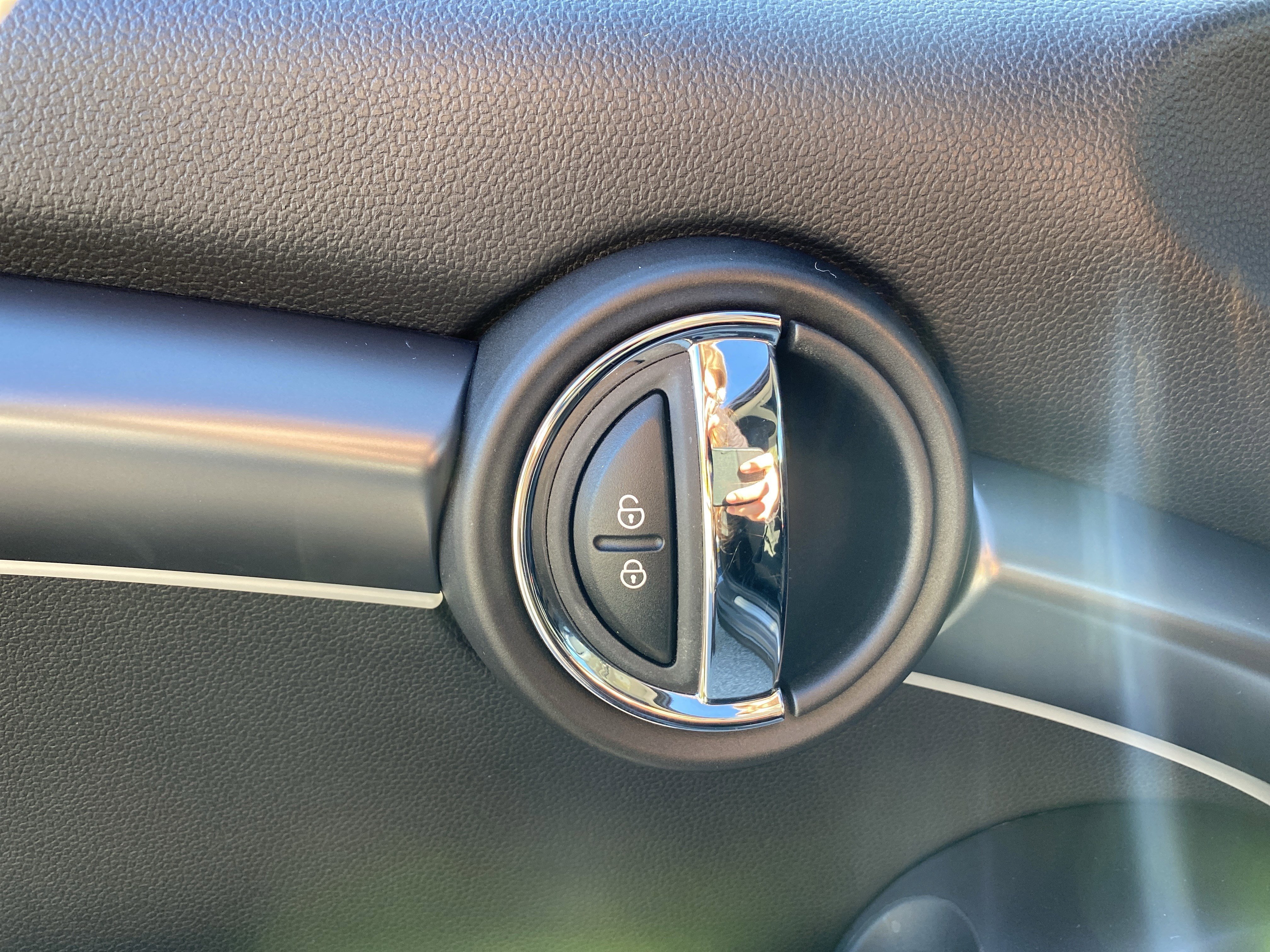 Used 2023 MINI Cooper 2-Door Hardtop image 24