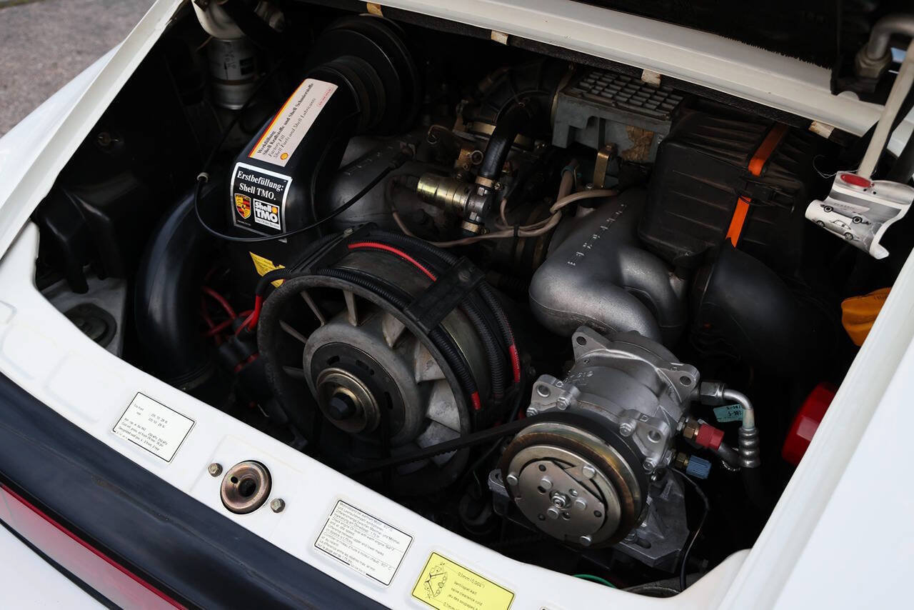 Used 1989 Porsche 911 Carrera RWD image 17