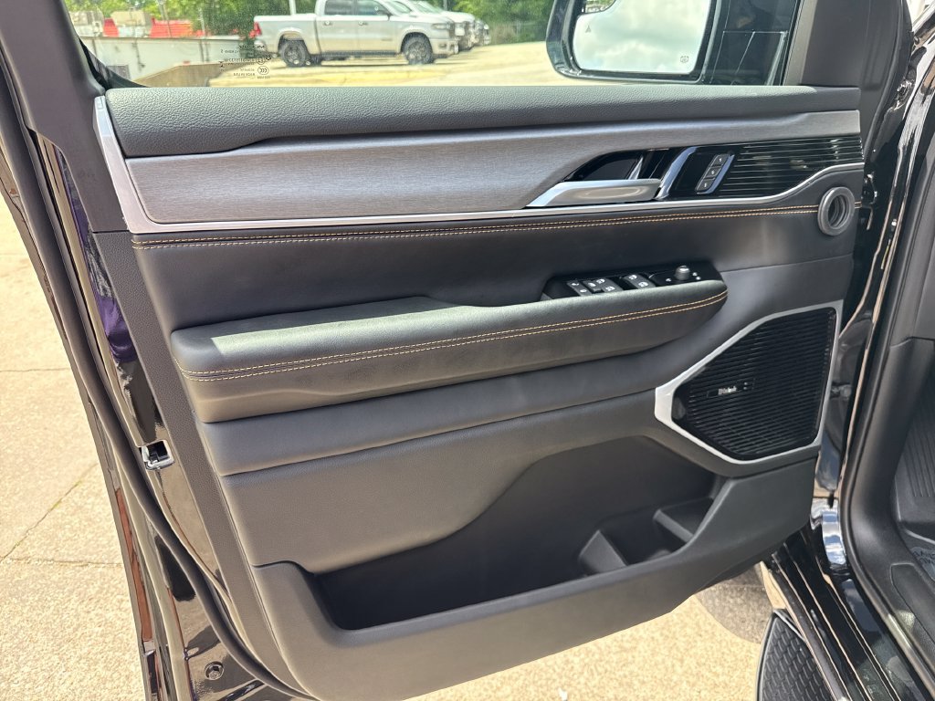 New 2026 Jeep Grand Wagoneer L 4WD image 11