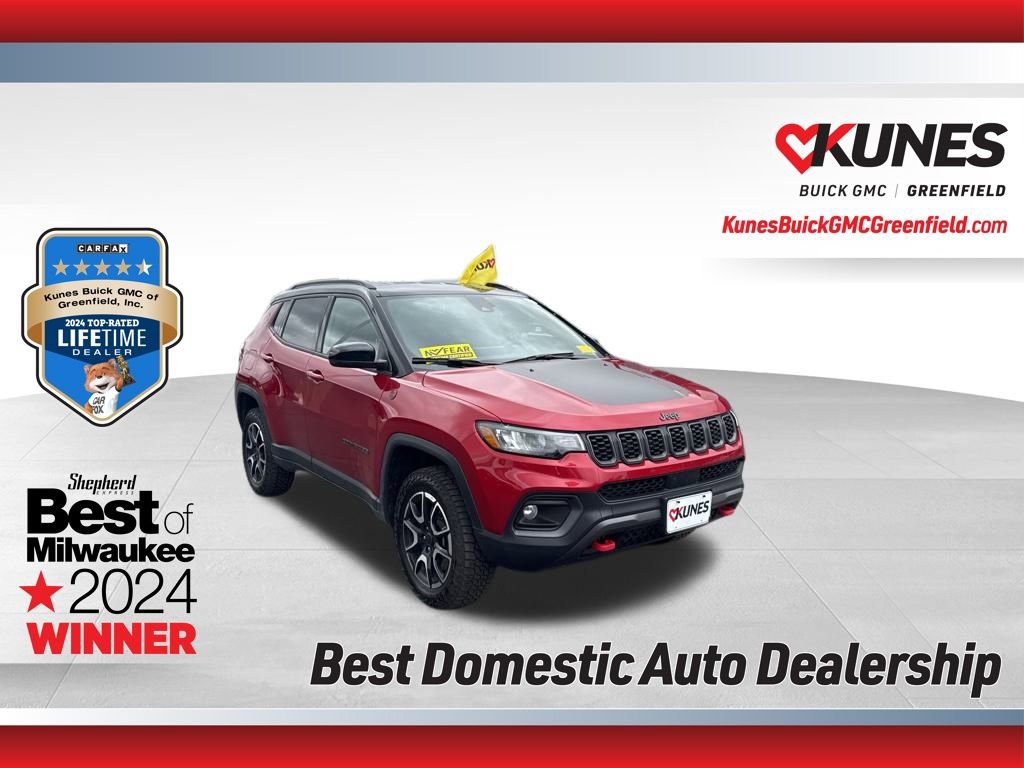 Used 2025 Jeep Compass Trailhawk image 1