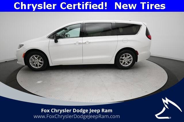 Certified 2024 Chrysler Pacifica Touring-L image 24