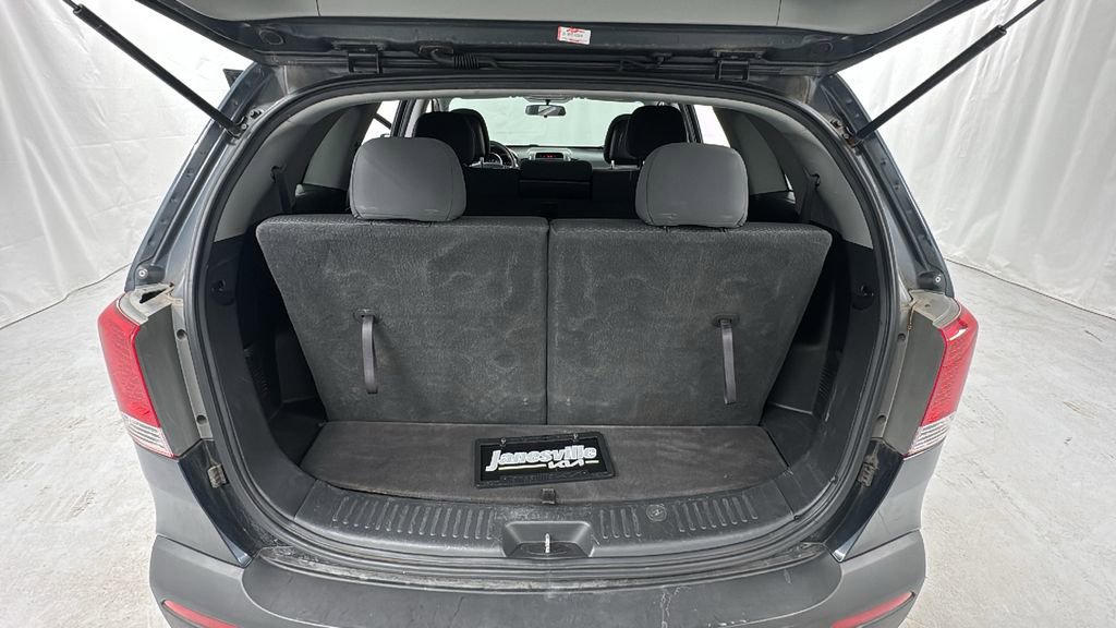 Used 2013 Kia Sorento LX w/ Third Row Pkg image 16