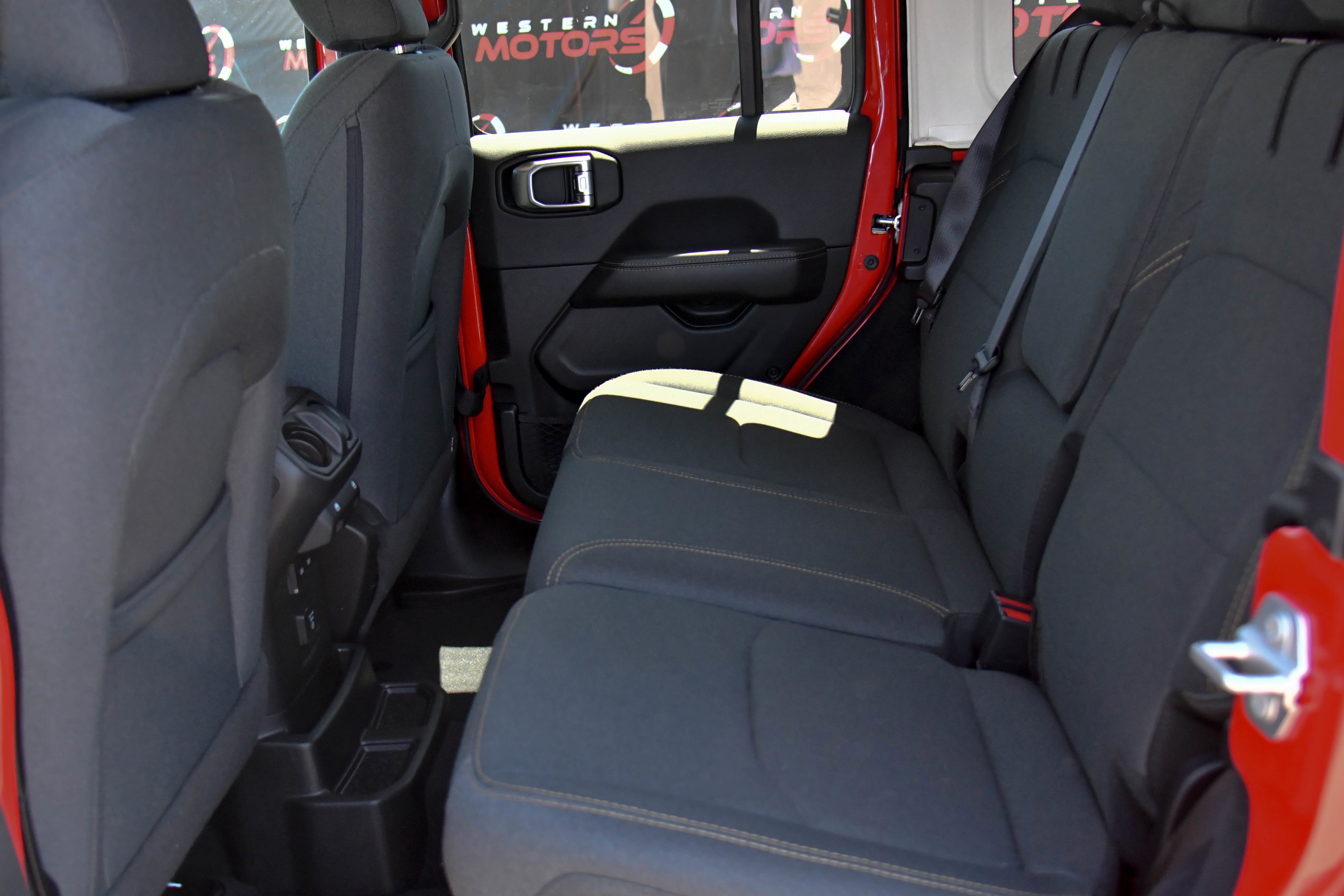 Used 2025 Jeep Wrangler Unlimited Sahara AWD/4WD image 37
