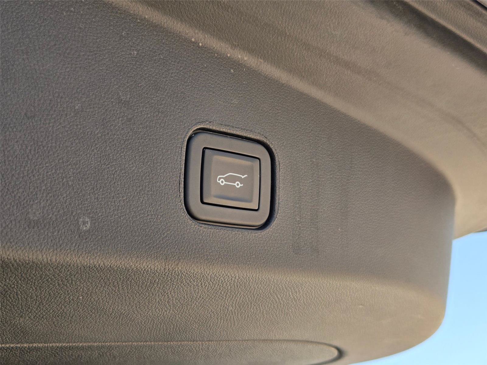 Used 2025 Cadillac Lyriq Luxury w/ LPO, Floor Liner Package AWD/4WD image 33