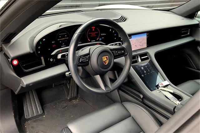 Used 2022 Porsche Taycan image 4