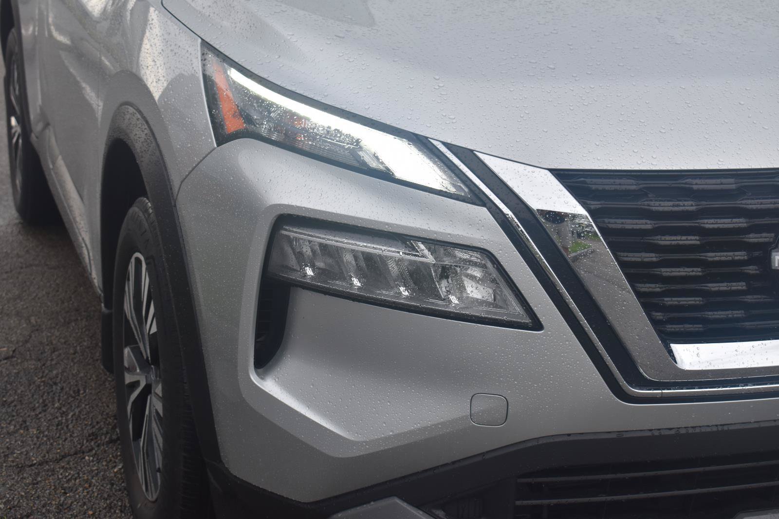 Used 2023 Nissan Rogue SV FWD image 16