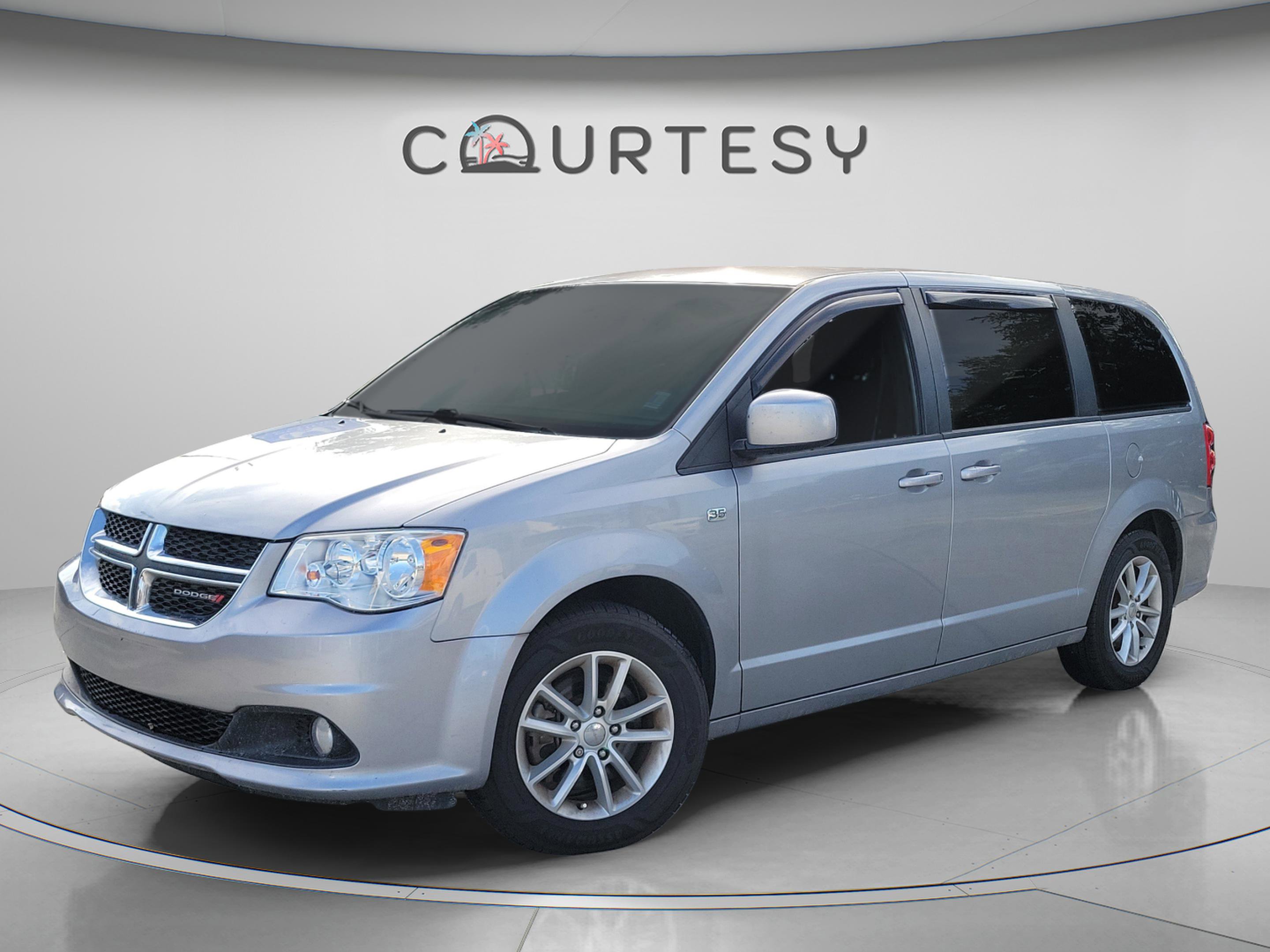 Used 2019 Dodge Grand Caravan SE FWD image 1